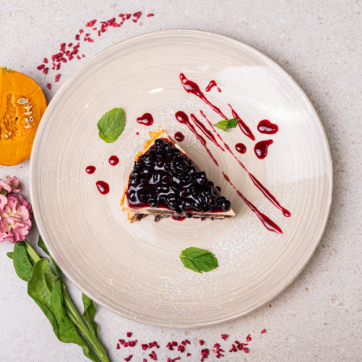 Сирний десерт з смородиною та гарбузом